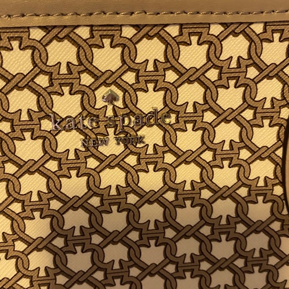 Kate Spade Tote and matching Wallet - Picture 4 of 7